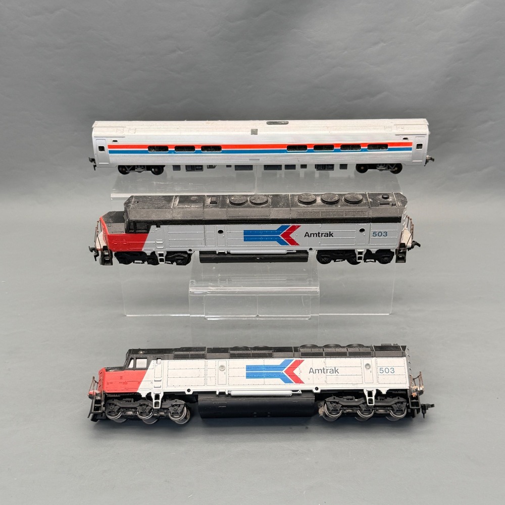 HO Scale Untested Athearn FP45 Amtrak Locomotive & 4 Walthers Amfleet Cars - Picture 5 of 16